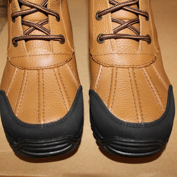 UGG ADIRONDACK TALL LEATHER WATERPROOF BOOTS - Picture 6 of 8